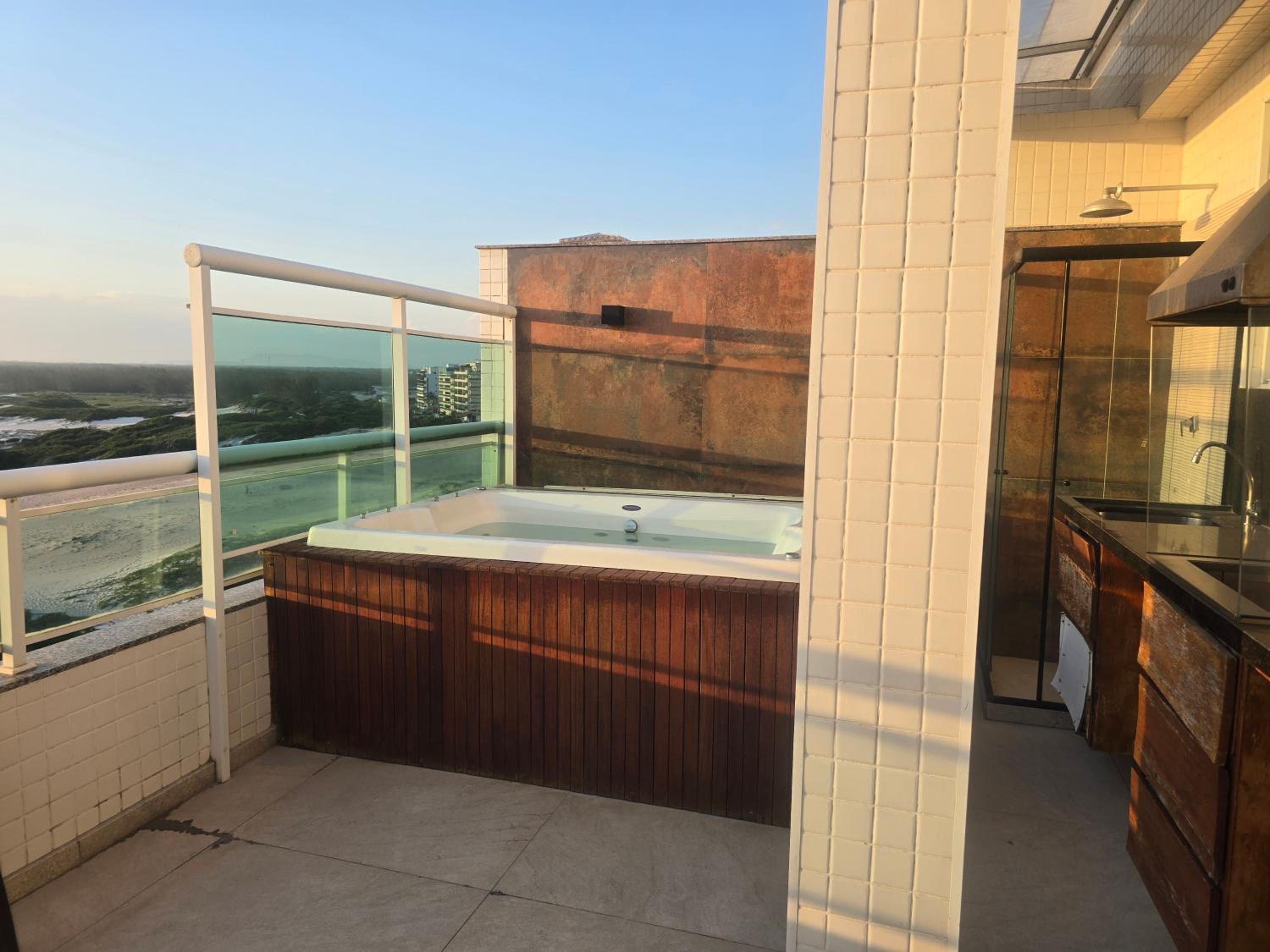 Apartamento Cobertura com vista espetacular para o mar,jacuzzi e churrasqueira, Arraial do Cabo