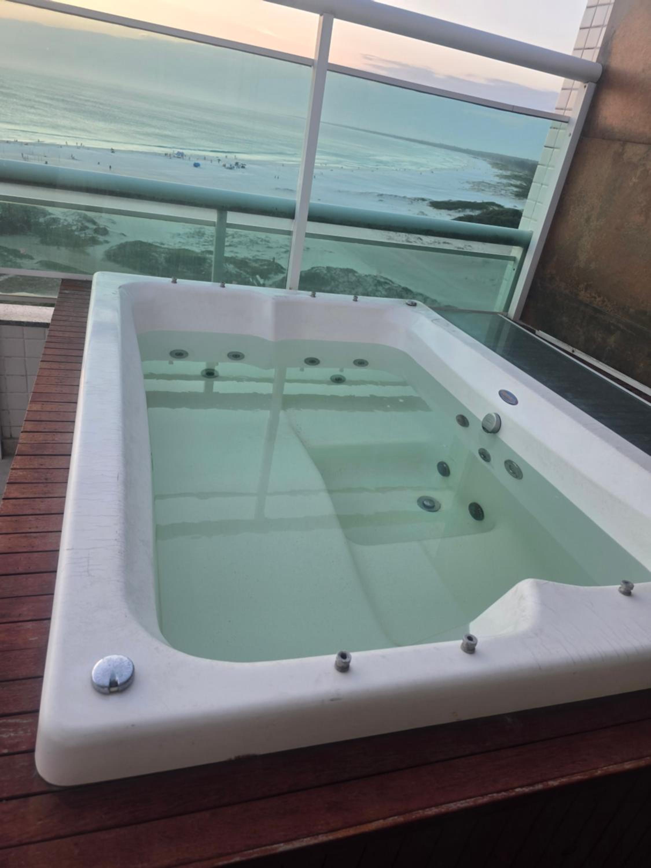 Apartamento Cobertura com vista espetacular para o mar,jacuzzi e churrasqueira, Arraial do Cabo
