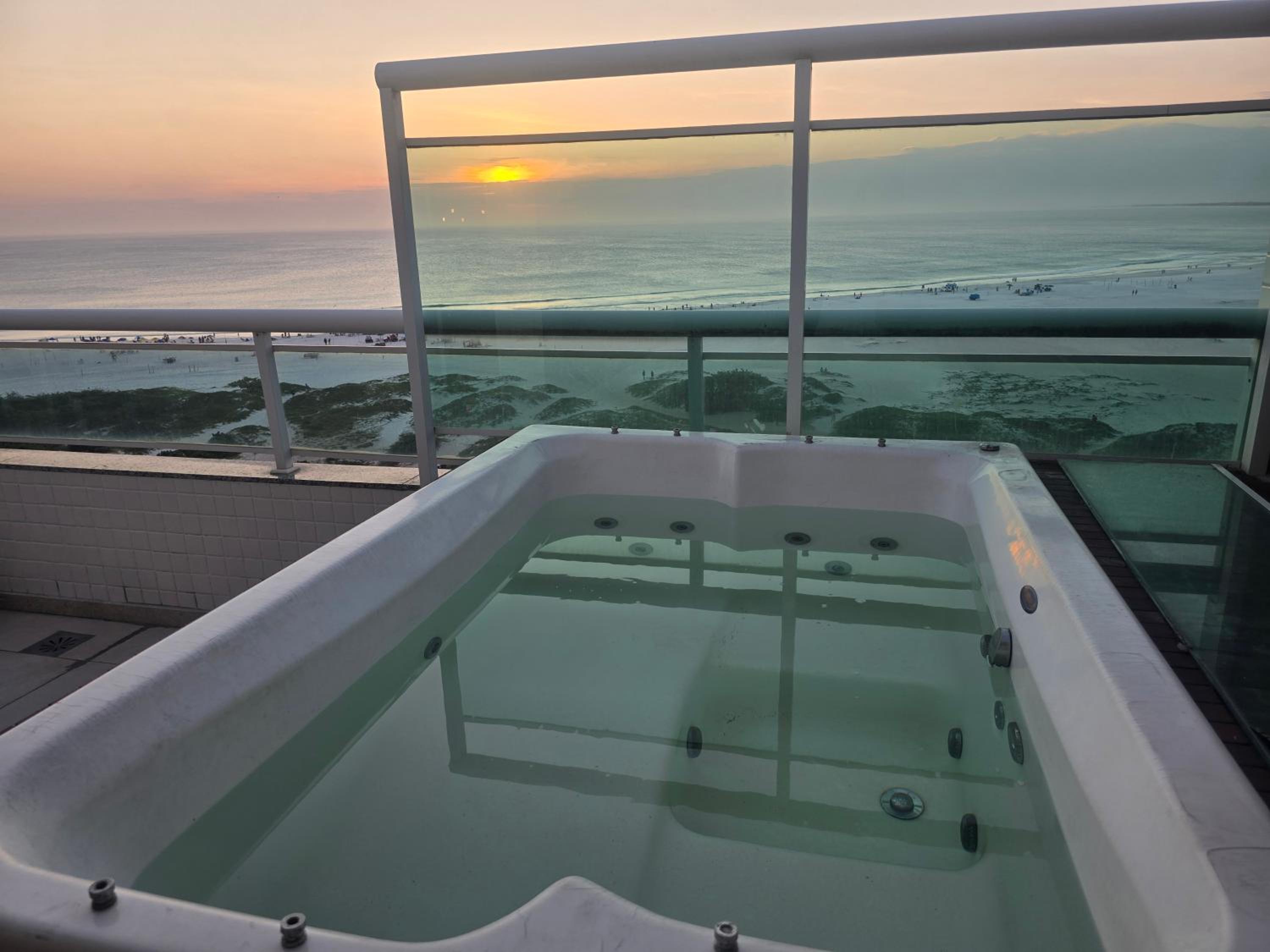 Apartamento Cobertura com vista espetacular para o mar,jacuzzi e churrasqueira, Arraial do Cabo
