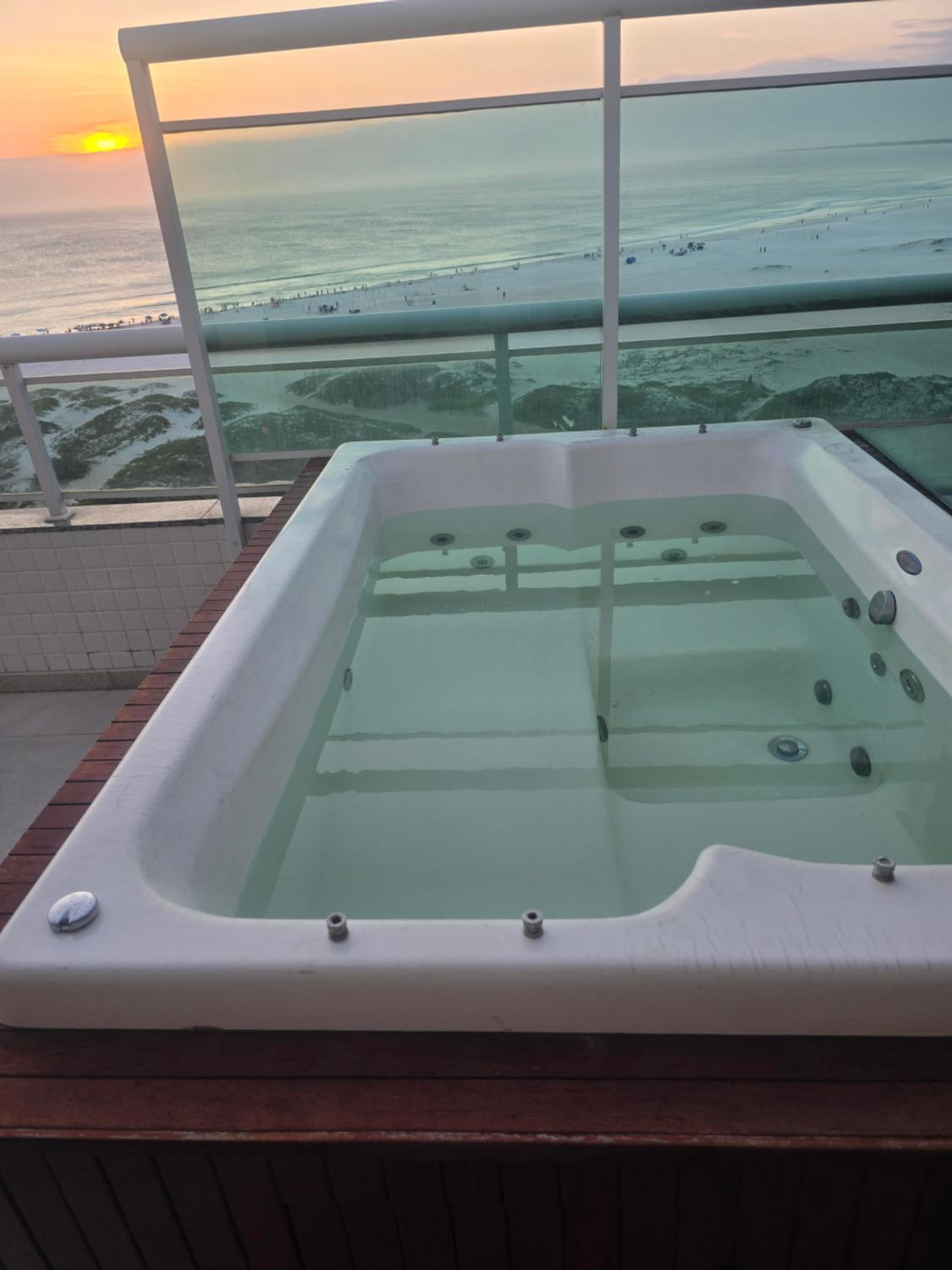 Apartamento Cobertura com vista espetacular para o mar,jacuzzi e churrasqueira, Arraial do Cabo