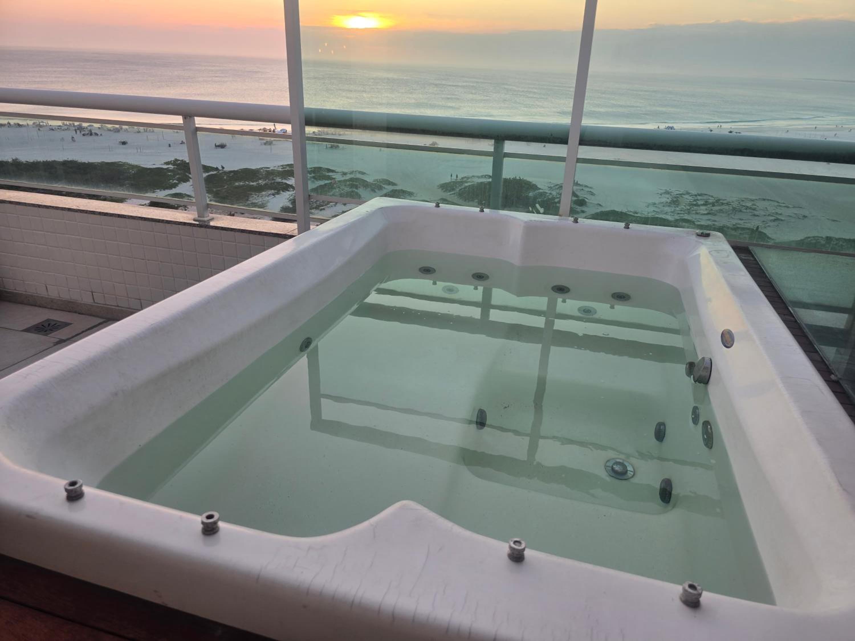 Apartamento Cobertura com vista espetacular para o mar,jacuzzi e churrasqueira, Arraial do Cabo