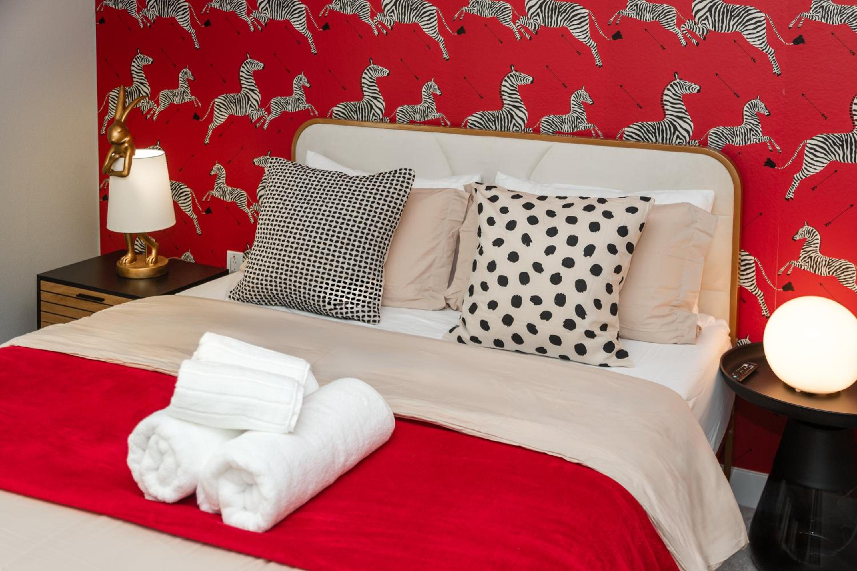 Cozy Apartment in the Heart of LA - Image 2