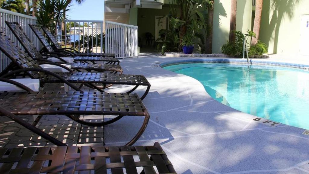 Chart House Suites and Marina view 4