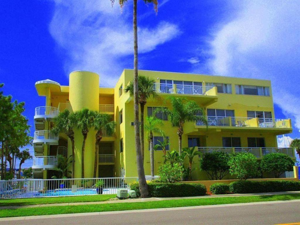 Chart House Suites and Marina view 5