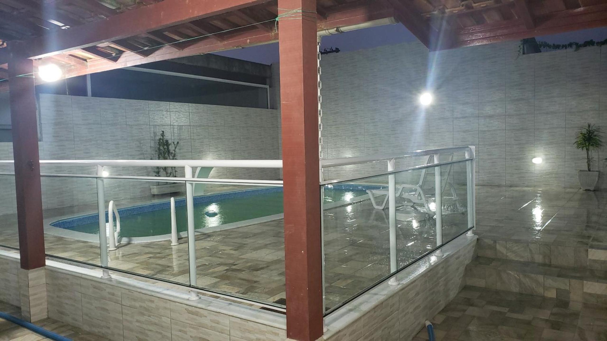 Casa com Piscina Ubatuba 120ms da praia do Sapê