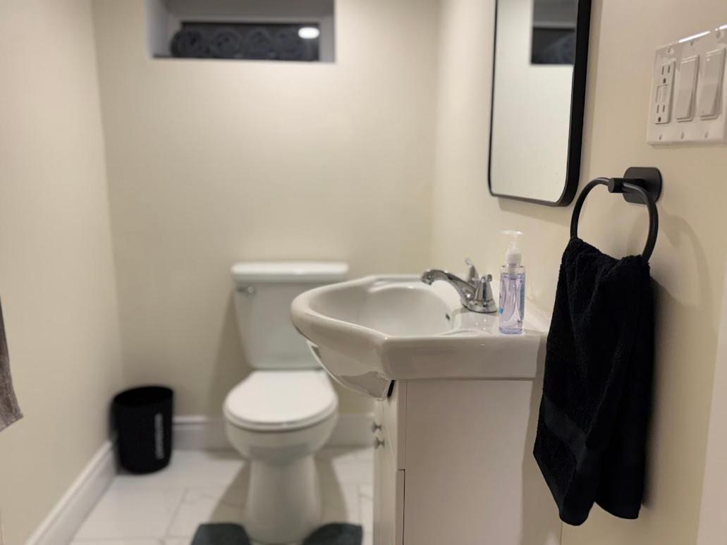 Private Hot Tub Retreat, Walk to Caesars, Waterfront & Downtown!