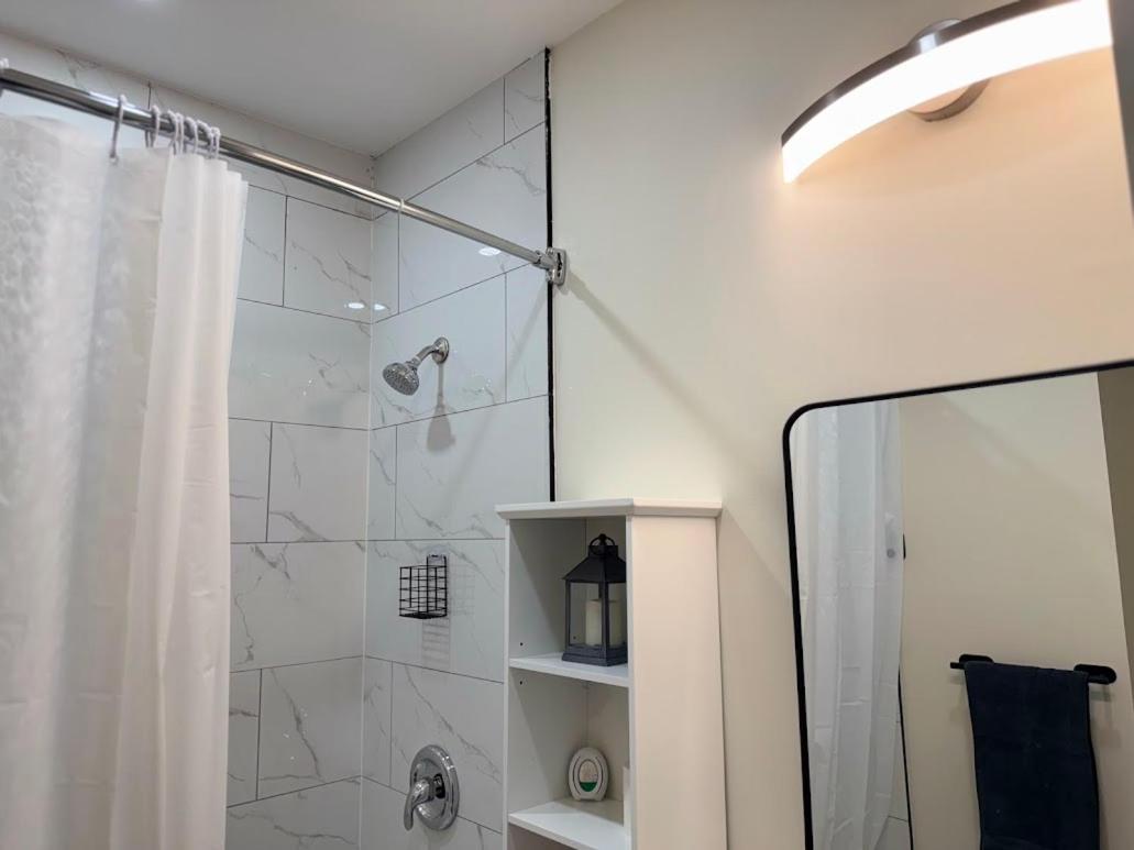 Private Hot Tub Retreat, Walk to Caesars, Waterfront & Downtown!
