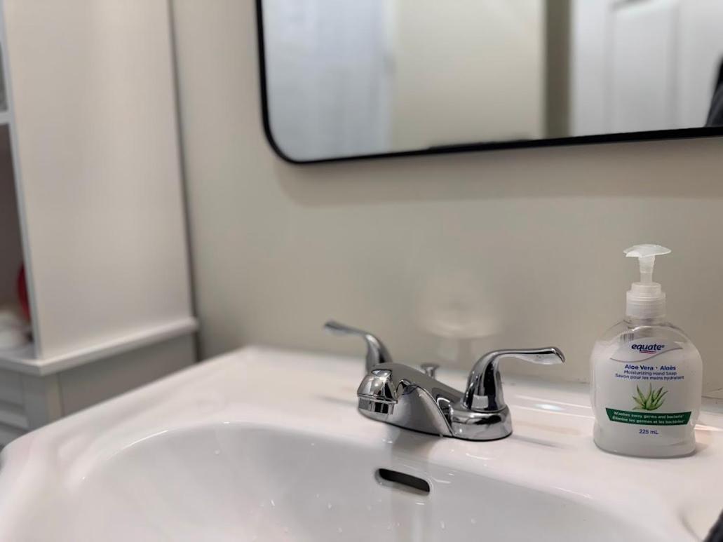 Private Hot Tub Retreat, Walk to Caesars, Waterfront & Downtown!