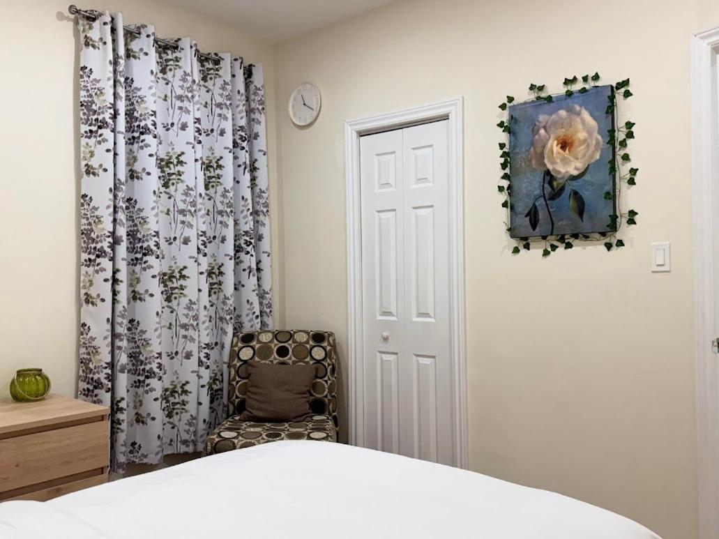 Private Hot Tub Retreat, Walk to Caesars, Waterfront & Downtown!