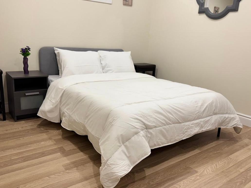 Private Hot Tub Retreat, Walk to Caesars, Waterfront & Downtown!