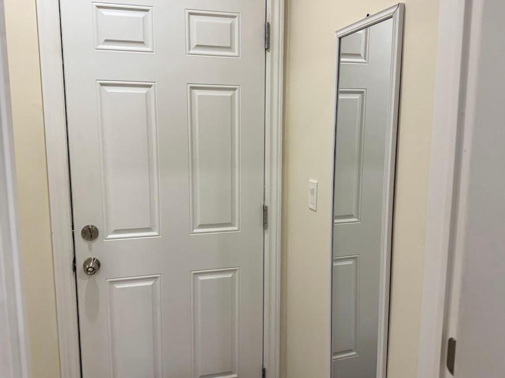 Private Hot Tub Retreat, Walk to Caesars, Waterfront & Downtown!
