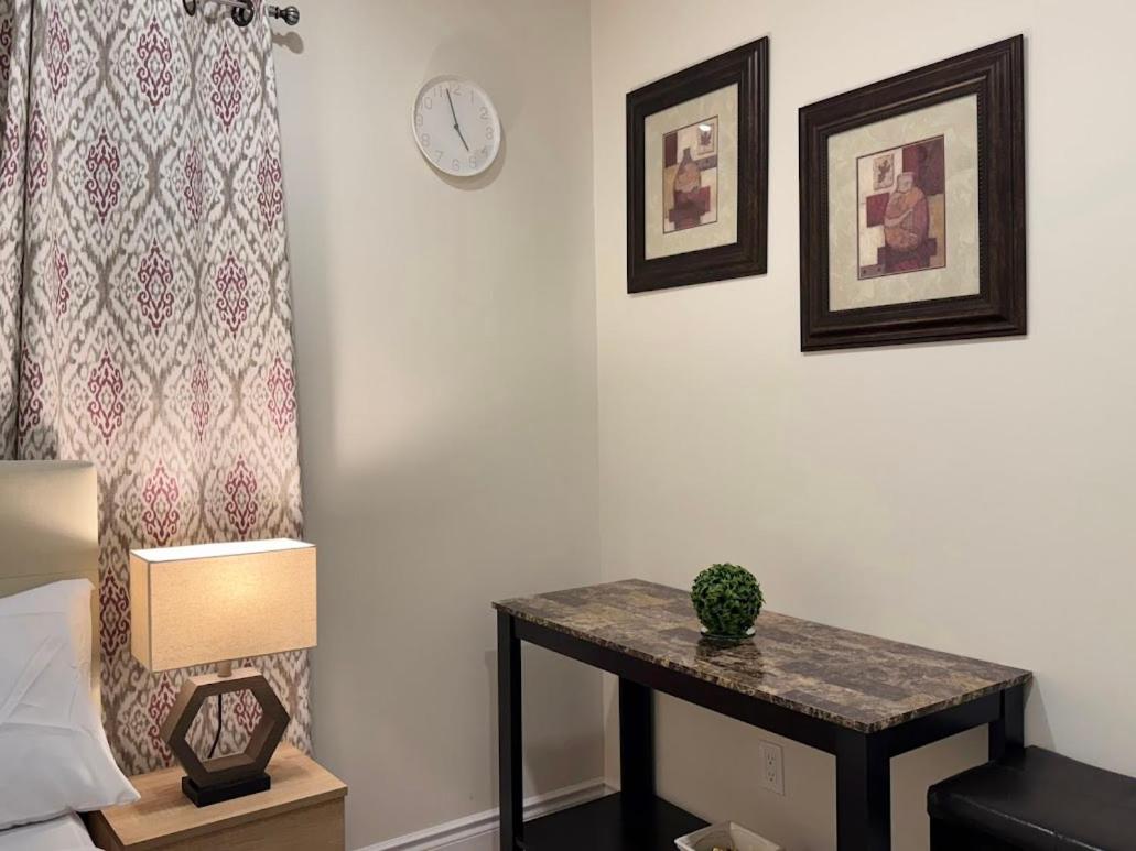 Private Hot Tub Retreat, Walk to Caesars, Waterfront & Downtown!