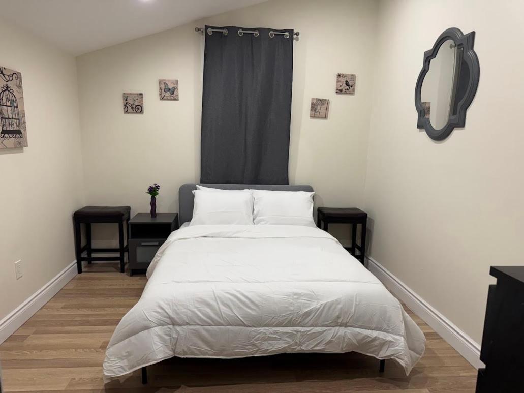 Private Hot Tub Retreat, Walk to Caesars, Waterfront & Downtown!