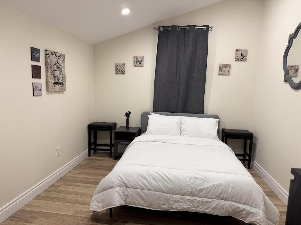 Private Hot Tub Retreat, Walk to Caesars, Waterfront & Downtown!