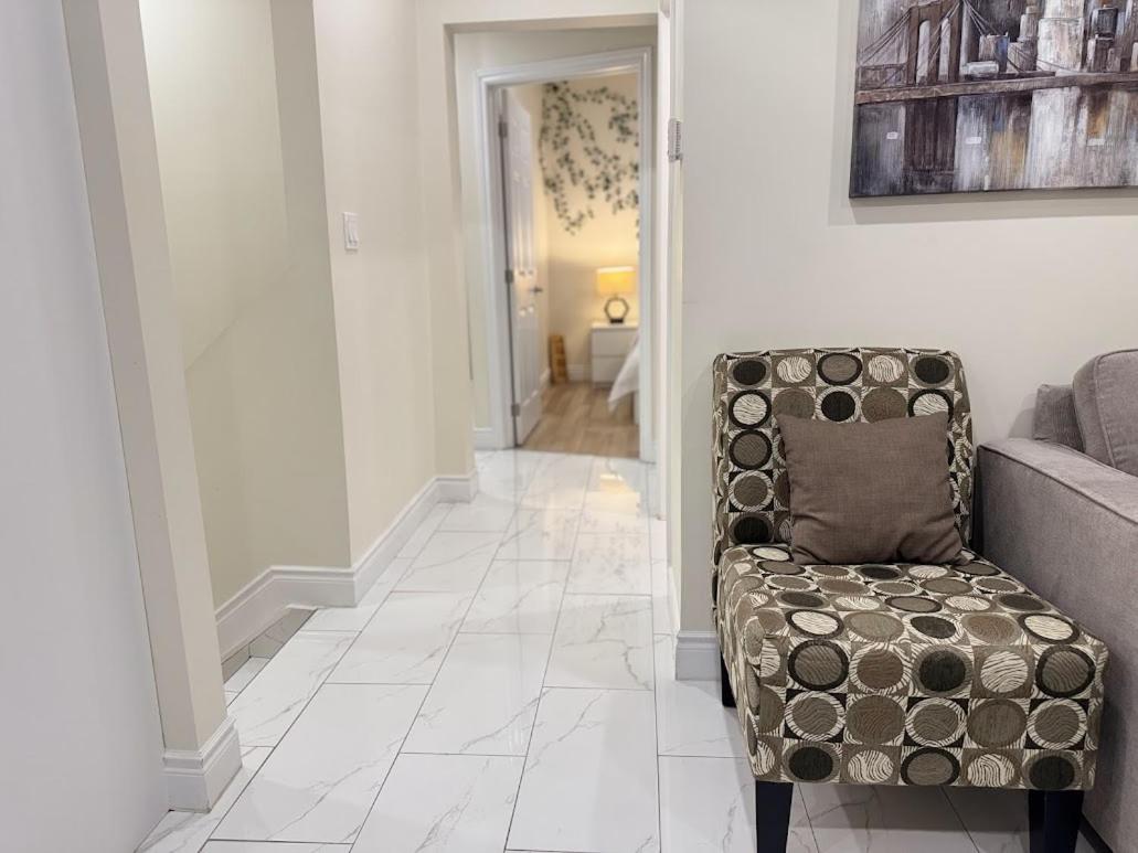 Private Hot Tub Retreat, Walk to Caesars, Waterfront & Downtown!