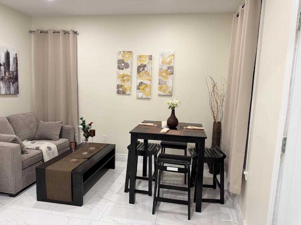 Private Hot Tub Retreat, Walk to Caesars, Waterfront & Downtown!