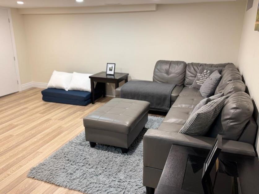 Private Hot Tub Retreat, Walk to Caesars, Waterfront & Downtown!