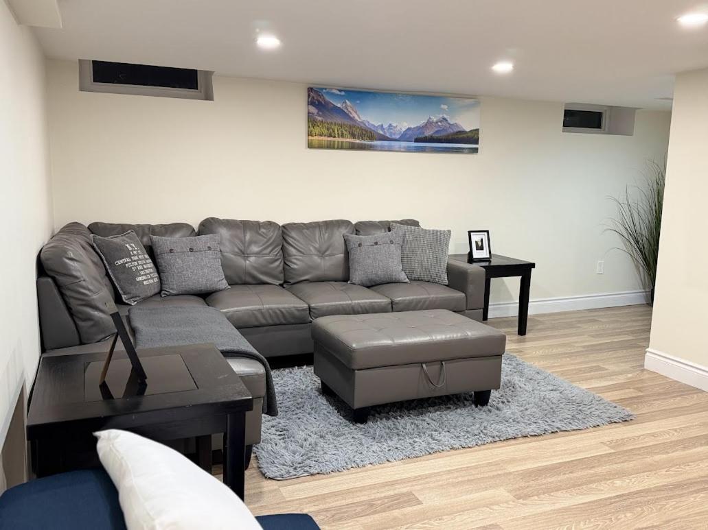 Private Hot Tub Retreat, Walk to Caesars, Waterfront & Downtown!