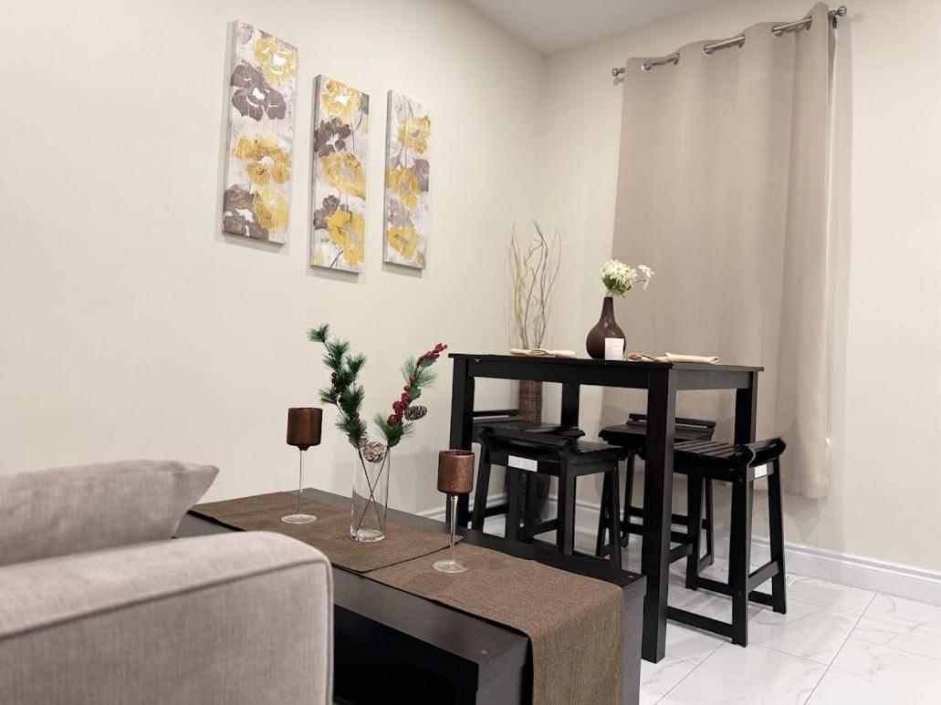 Private Hot Tub Retreat, Walk to Caesars, Waterfront & Downtown!