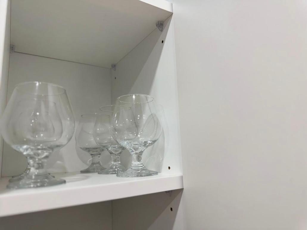 Private Hot Tub Retreat, Walk to Caesars, Waterfront & Downtown!