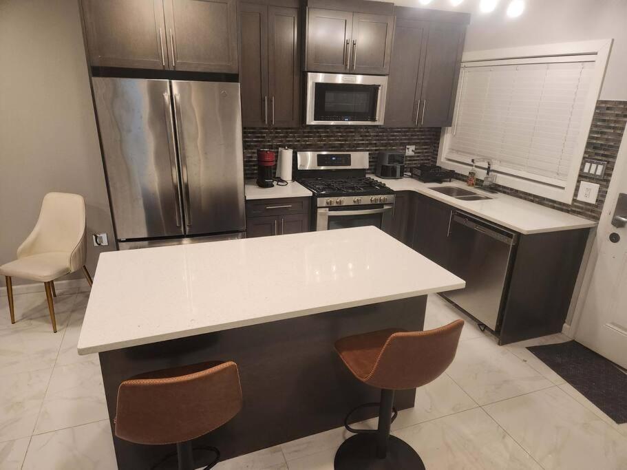 Modern Family Home - Short Stays