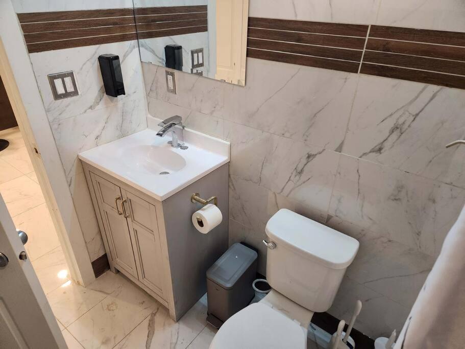 Modern Family Home - Short Stays