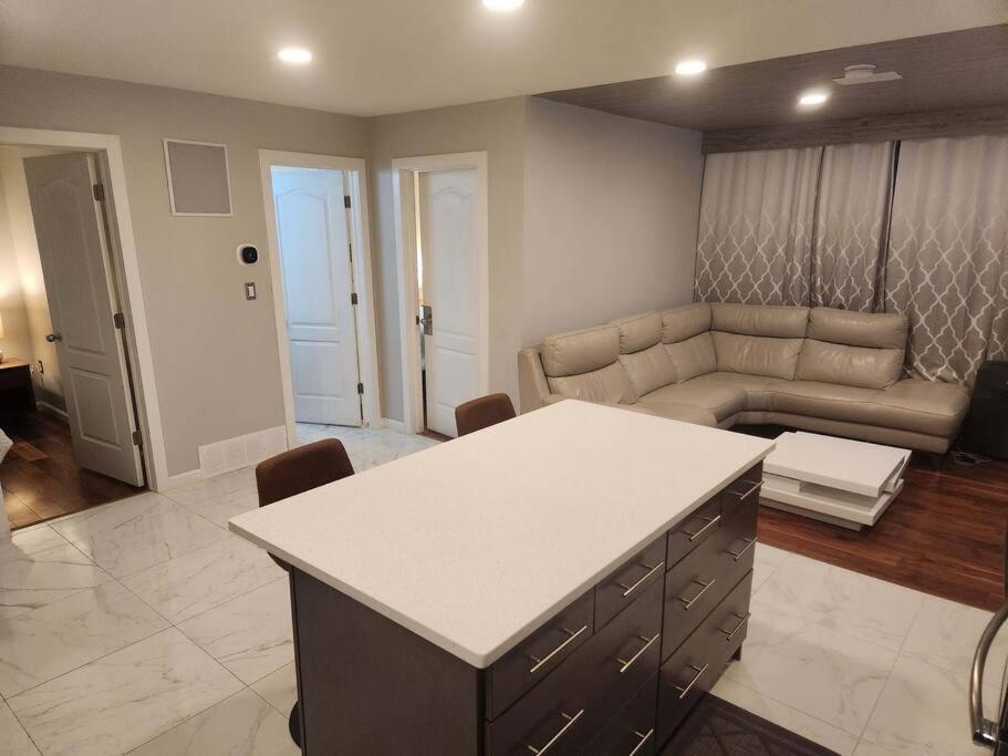 Modern Family Home - Short Stays