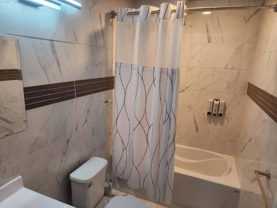 Modern Family Home - Short Stays