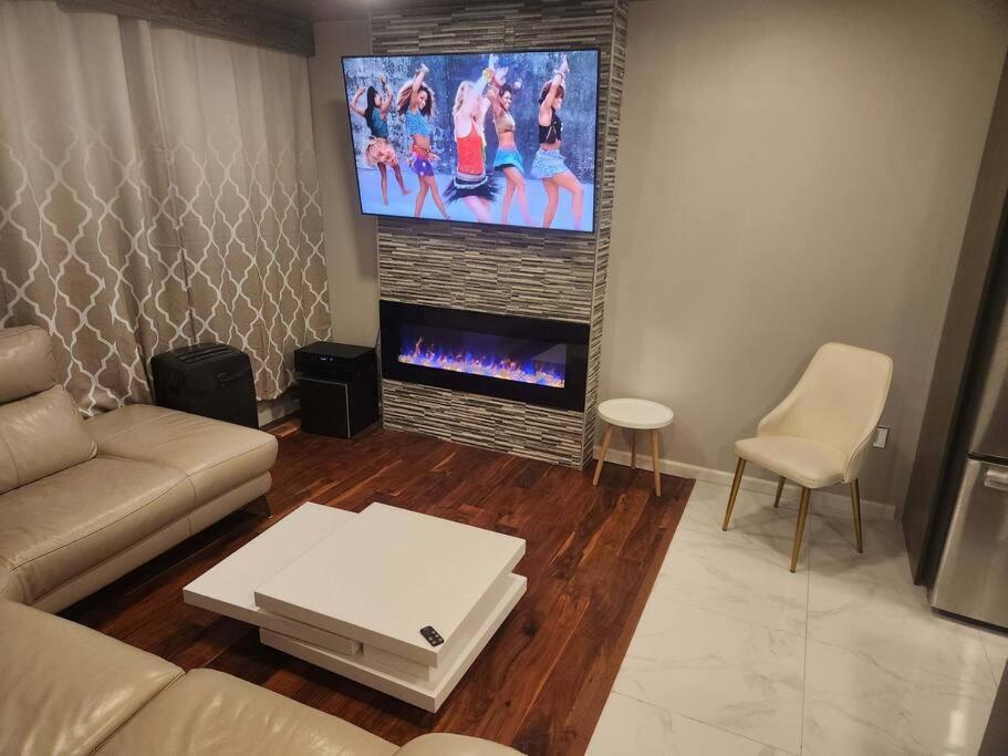 Modern Family Home - Short Stays