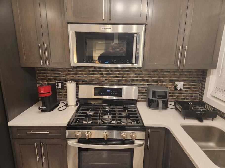 Modern Family Home - Short Stays