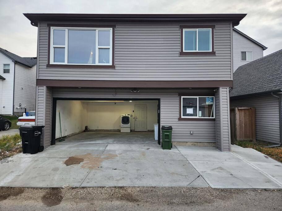 Modern Family Home - Short Stays
