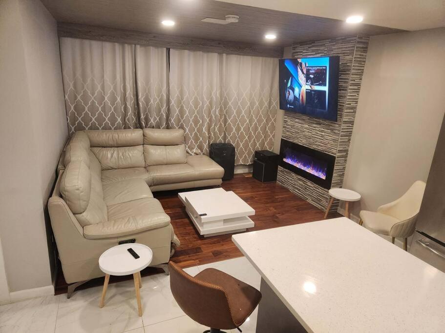 Modern Family Home - Short Stays