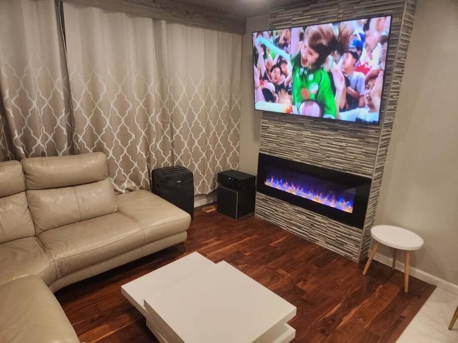 Modern Family Home - Short Stays