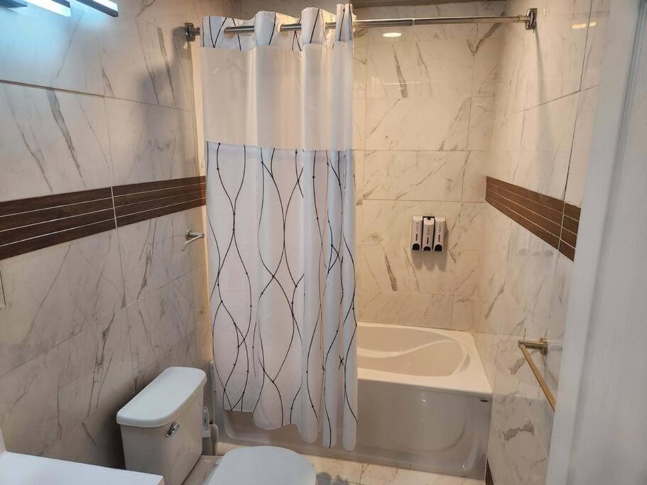 Modern Family Home - Short Stays
