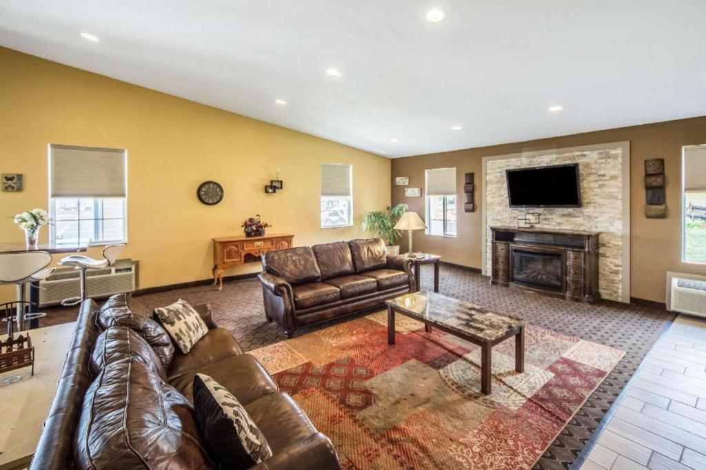 Suburban Studios Fort Wayne