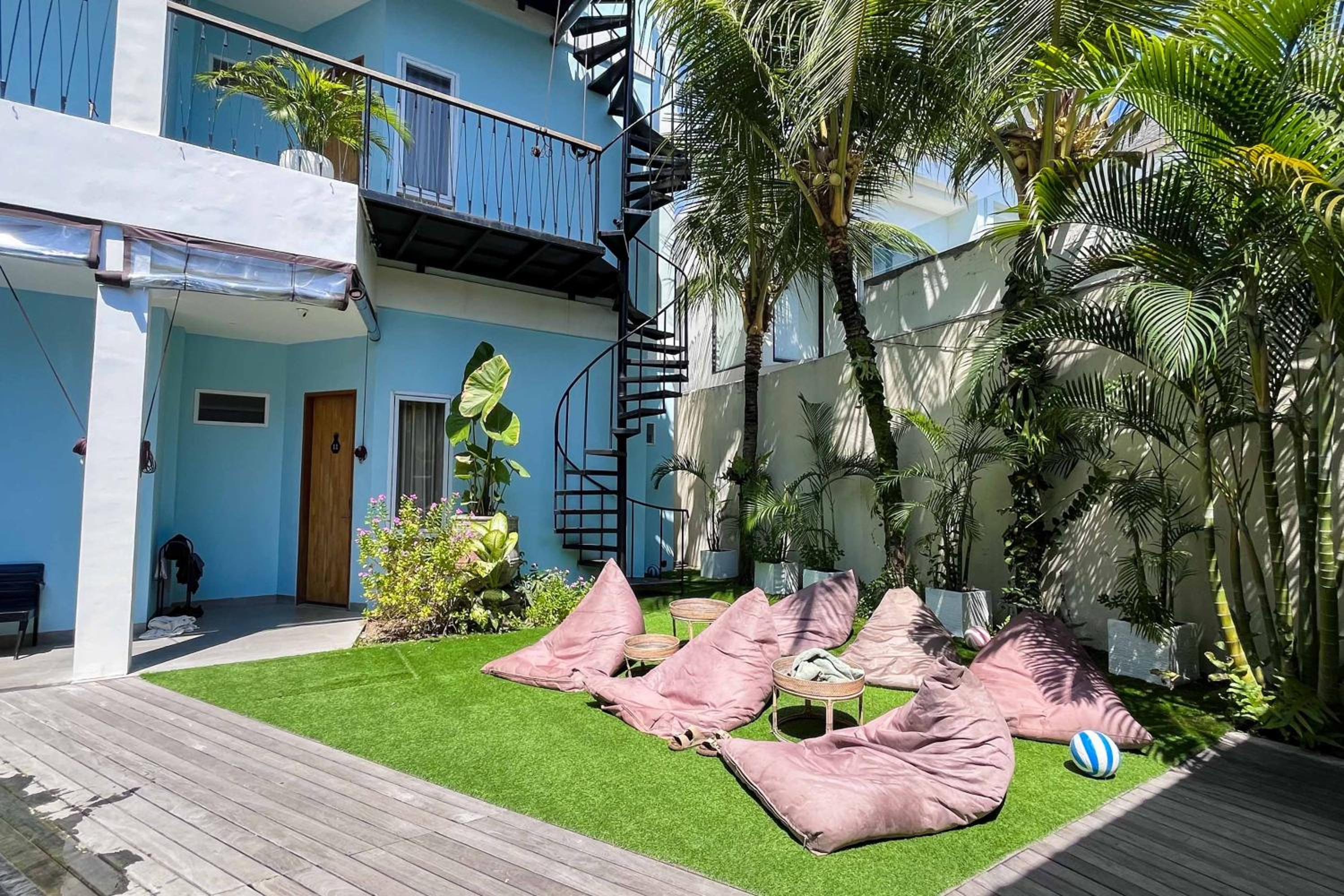 Coco & Pineapple Pants Hostel view 3