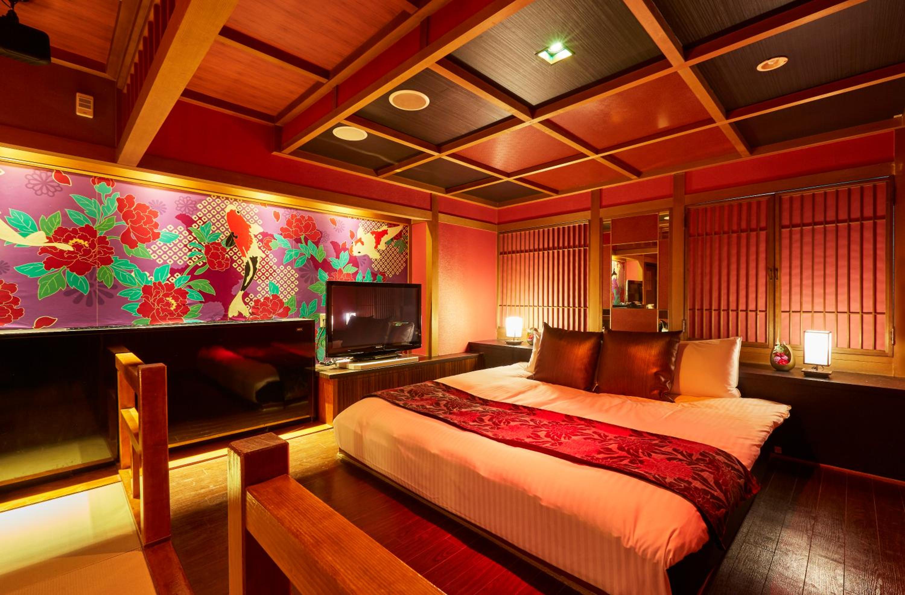 HOTEL LOVE