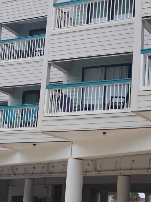 Hotel Seawall Breeze Condo in Galveston - Image 1