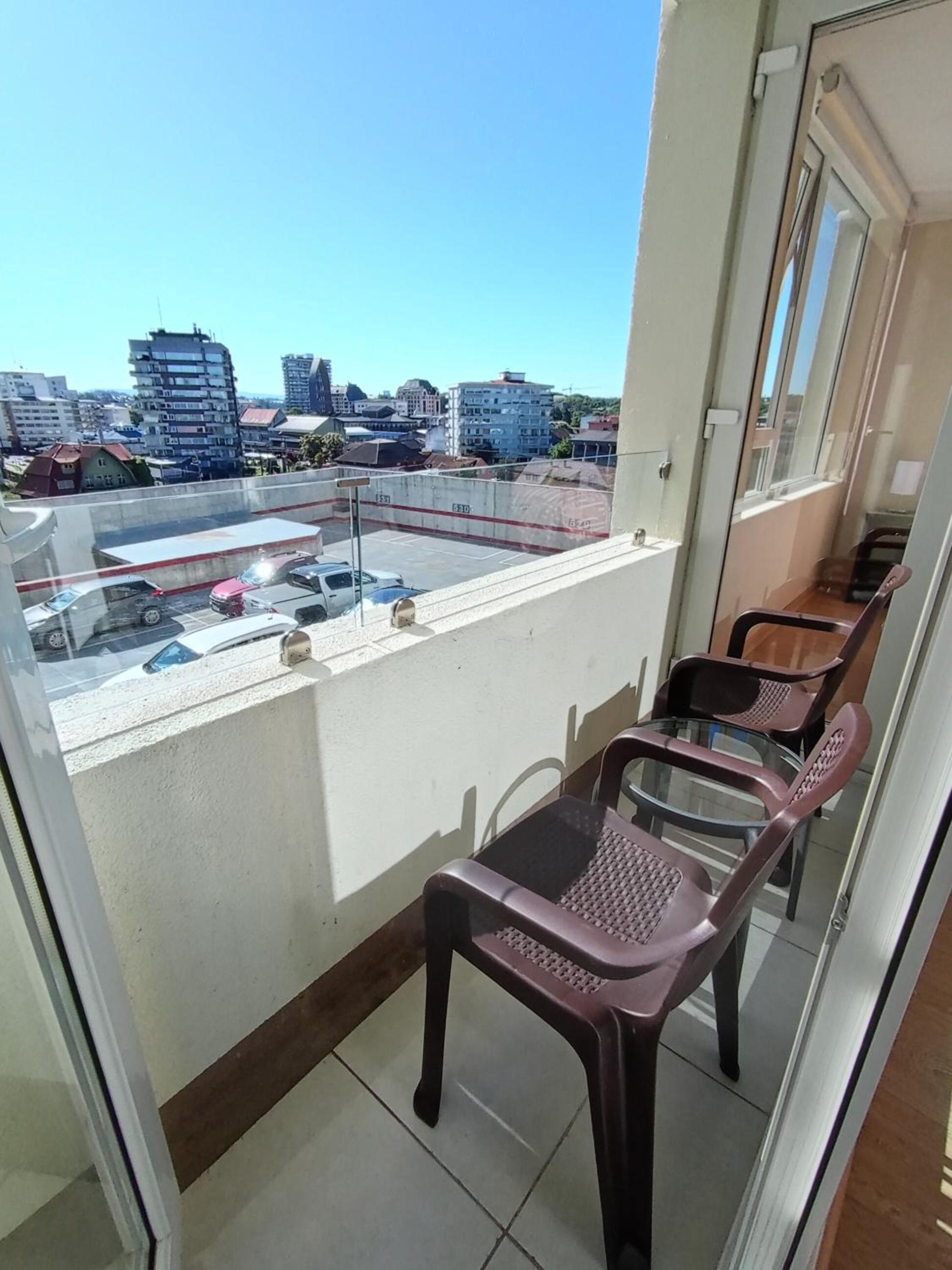 Arriendo 1 Departamento Diario Amoblado en Edificio Pleno Centro de Osorno Full Eléctrico y Estacionamiento Techado, Comodidad, Moderno y Seguridad