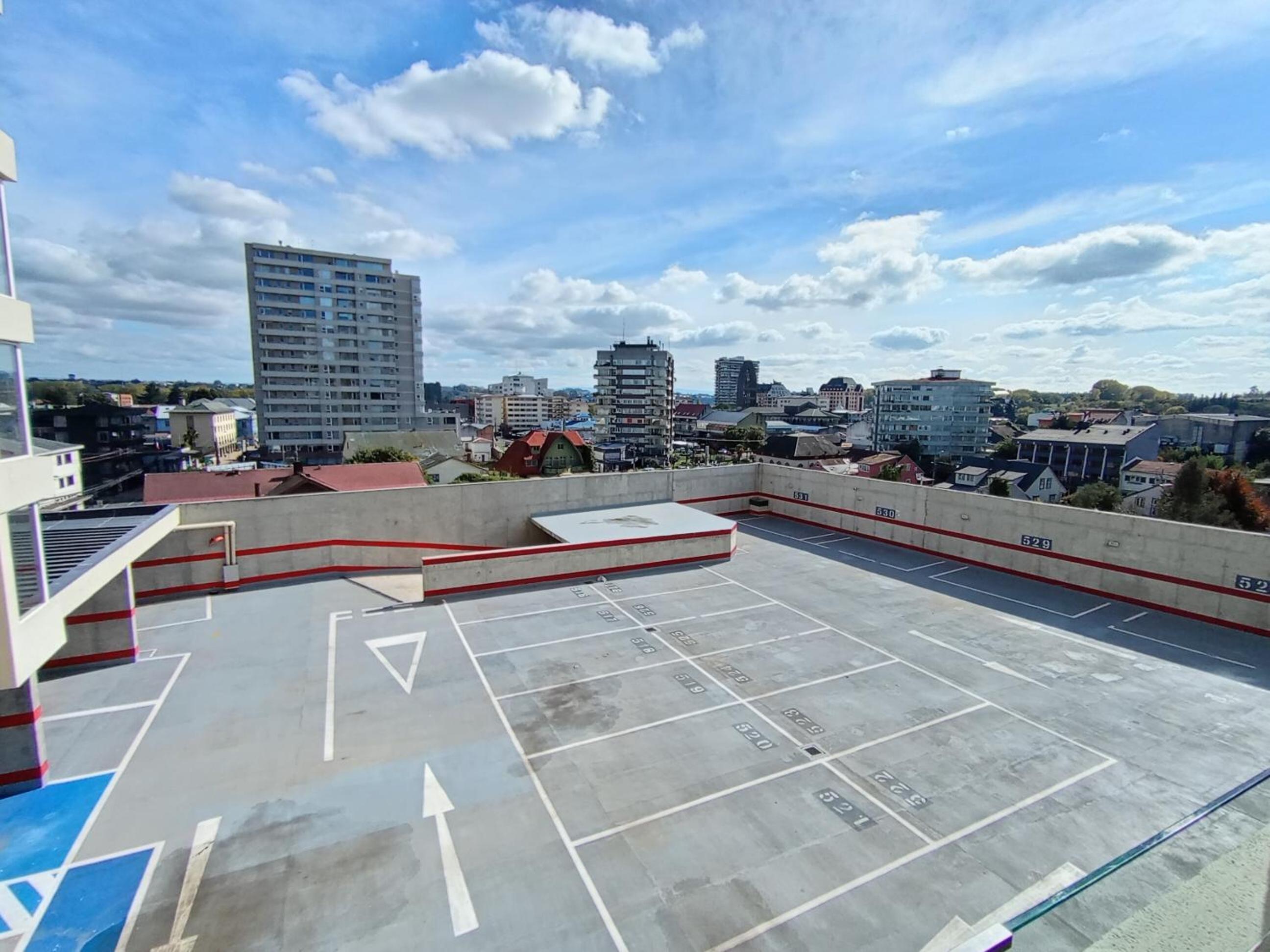 Arriendo 1 Departamento Diario Amoblado en Edificio Pleno Centro de Osorno Full Eléctrico y Estacionamiento Techado, Comodidad, Moderno y Seguridad