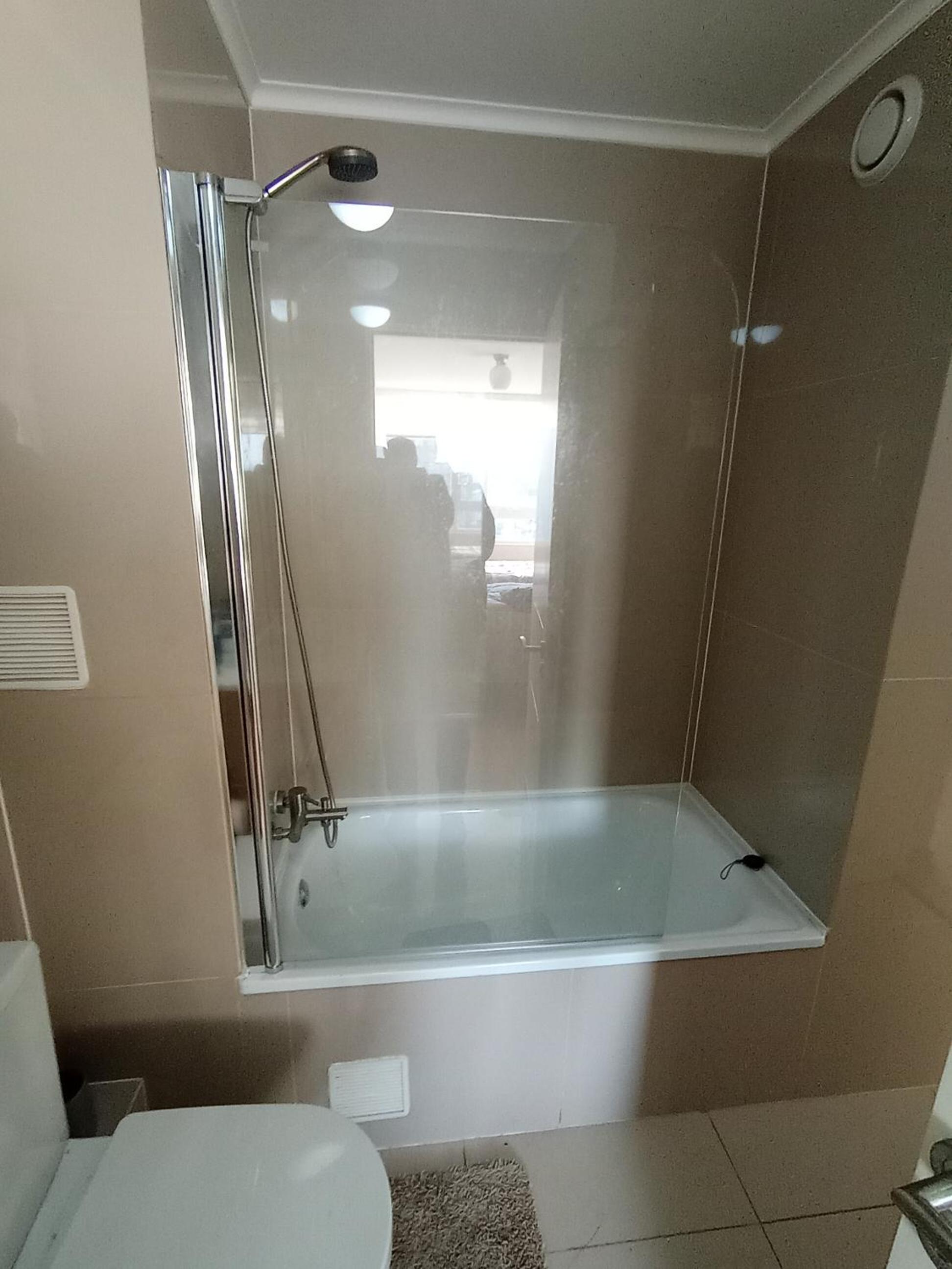 Arriendo 1 Departamento Diario Amoblado en Edificio Pleno Centro de Osorno Full Eléctrico y Estacionamiento Techado, Comodidad, Moderno y Seguridad