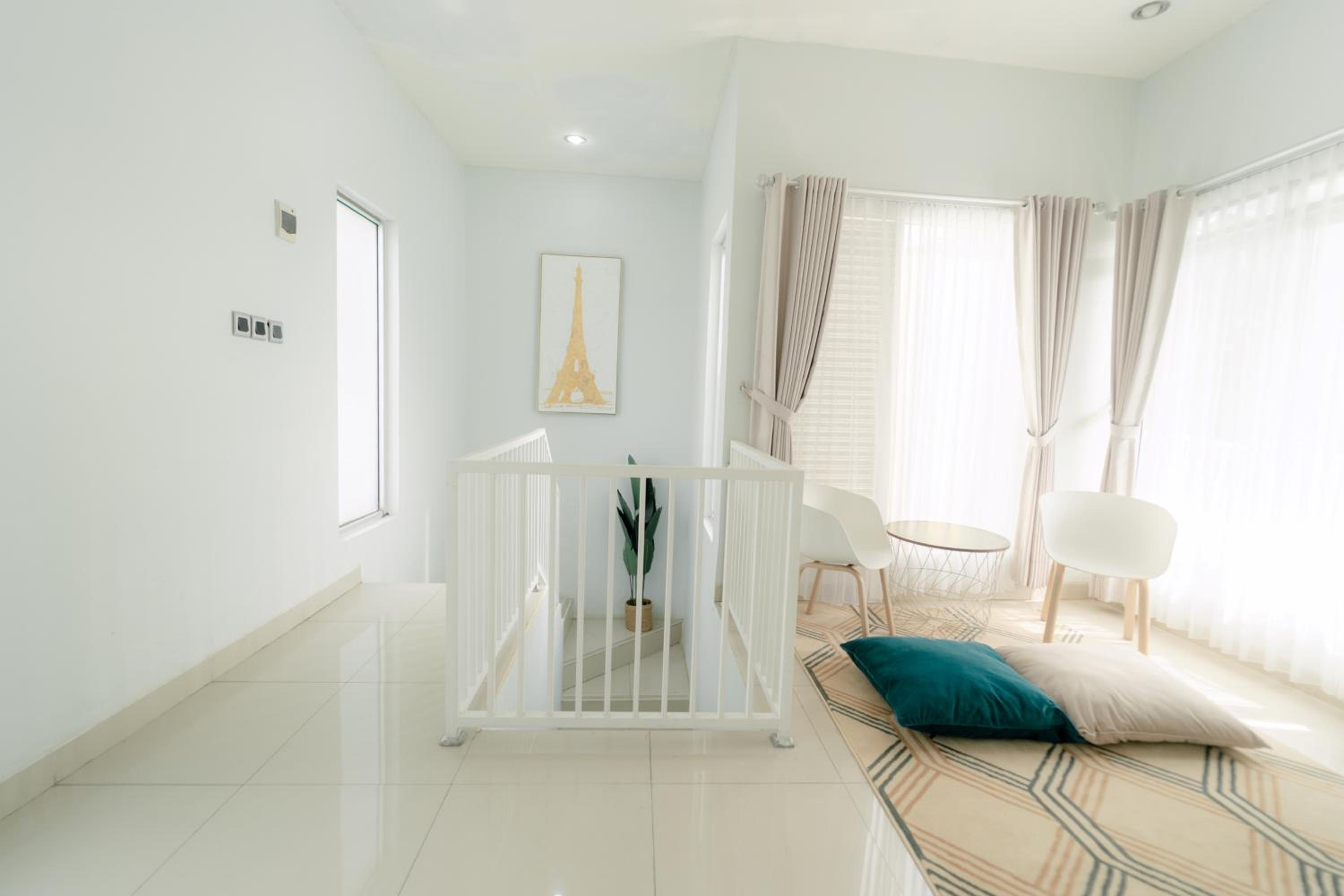 Akhtar Guest House Near Situ Gede view 5