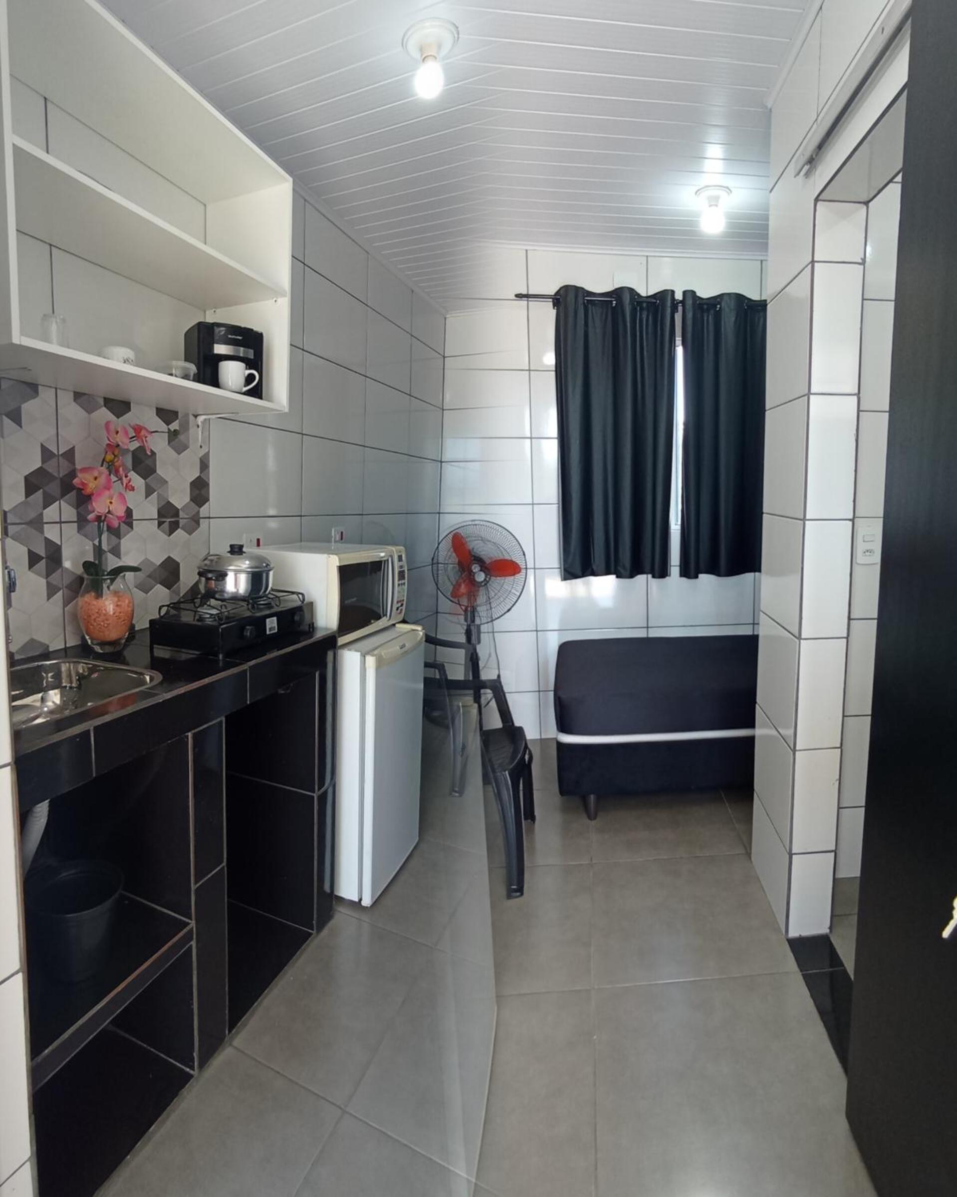 Vila Foz HOSTEL AP8 Apartamento completo de casal com ar condicionado, garagem fechada e lavanderia, Temos Uber e guia turístico para indicar, nosso aparta