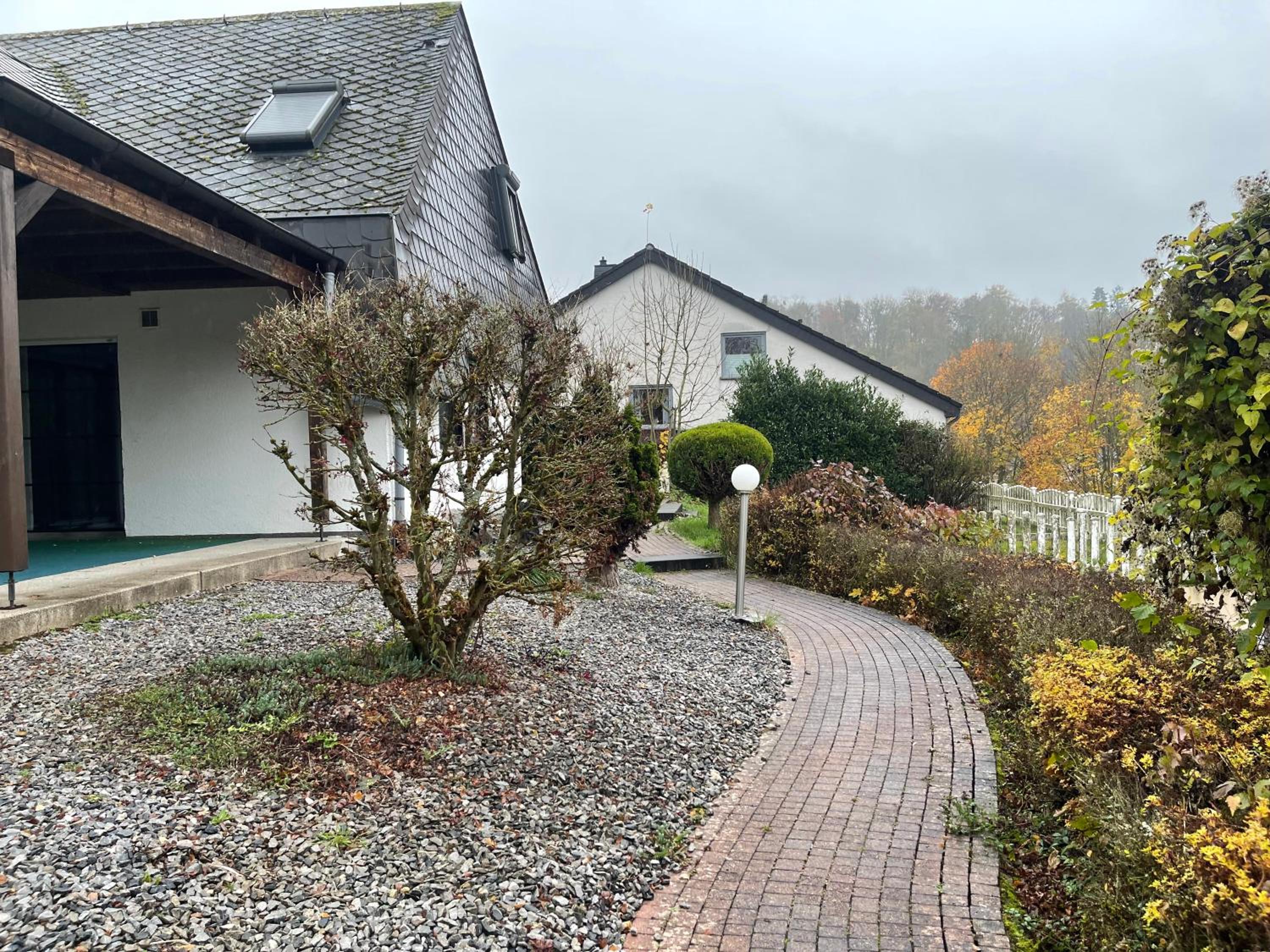 Gehobene Ferienwohnung mit großer Terrasse eigenem Garten und Teich Ideal sich wohl zu fühlen