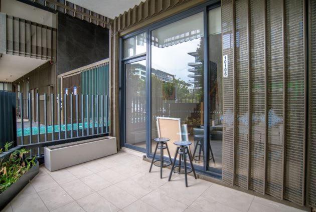 2-Level Apt with 3 Beds 3 Baths & Free Parking in Waterloo
