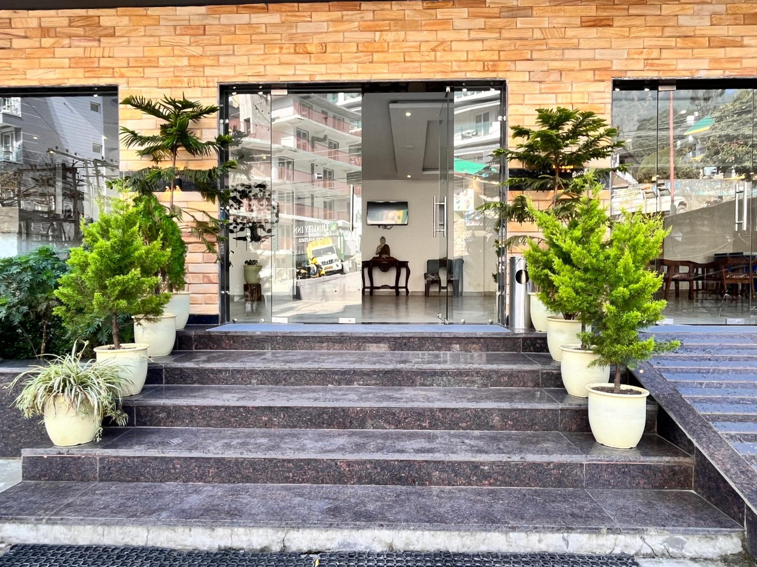Maclo Classic Luxury Resort - Lavish & Luxury Rooms ! Big Parking ! Lift ! All Balcony Rooms ! Prime Location ! Top Selling Property in Mcleod ganj view 5