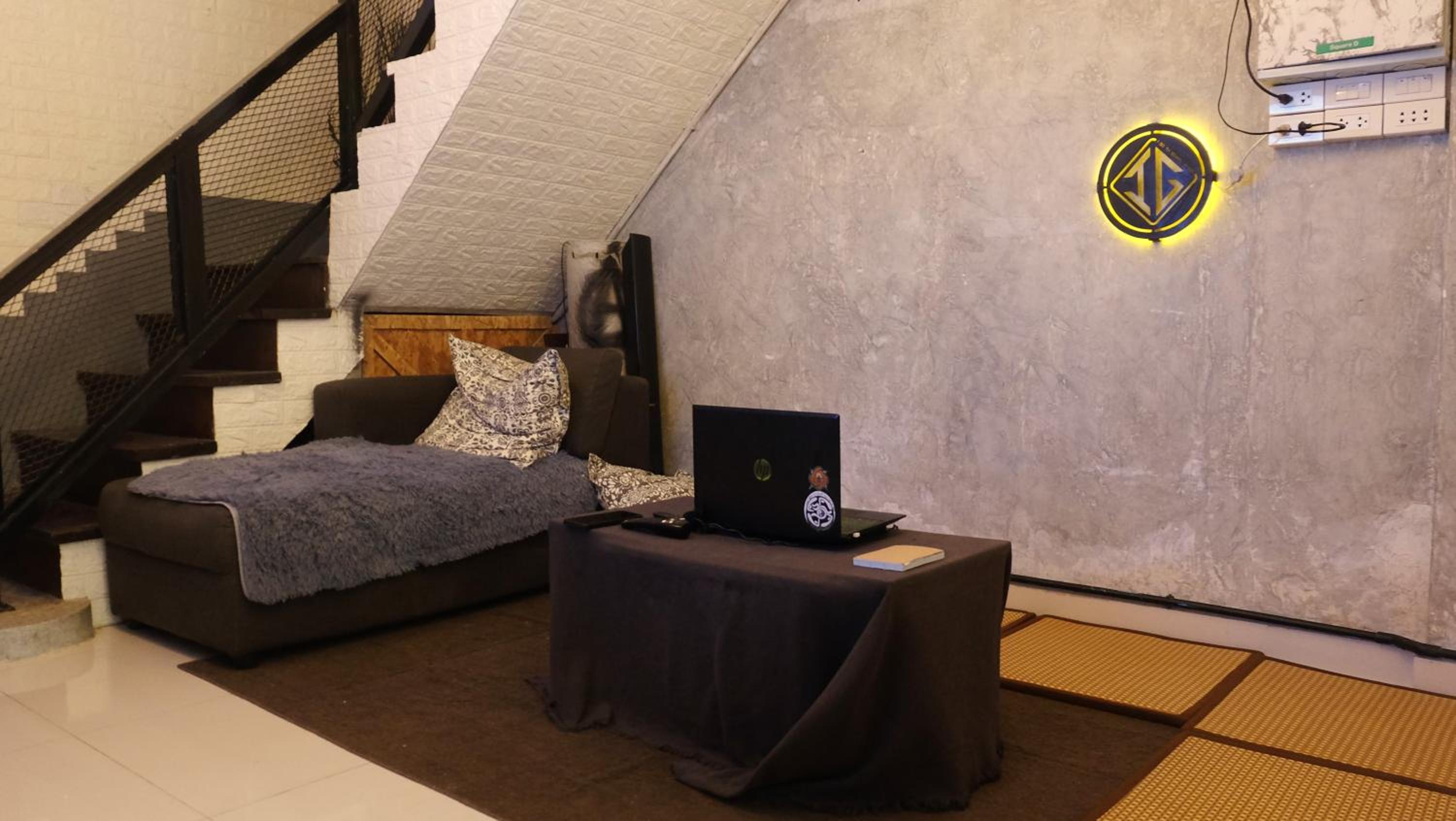 89 Bed & Studio Hostel