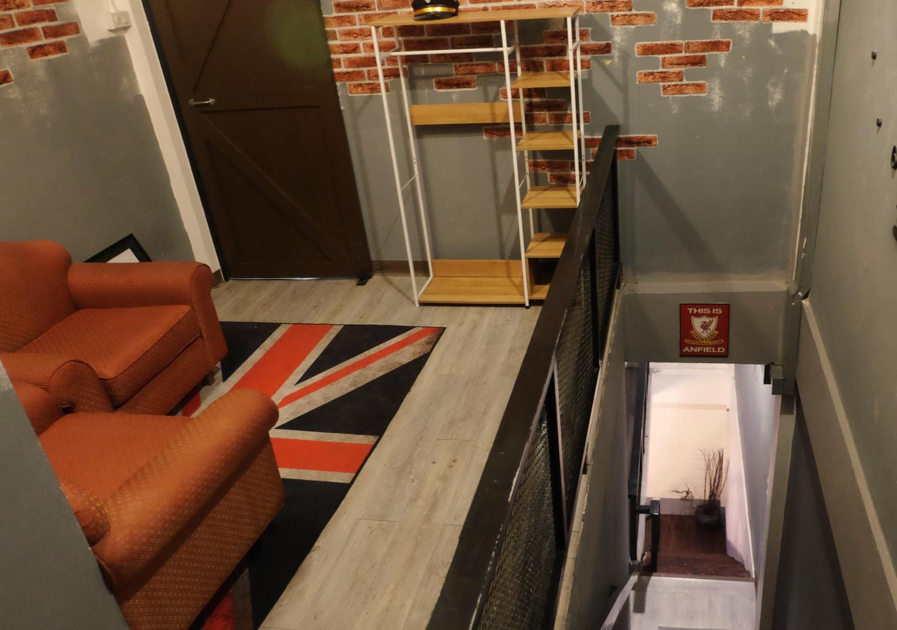 89 Bed & Studio Hostel