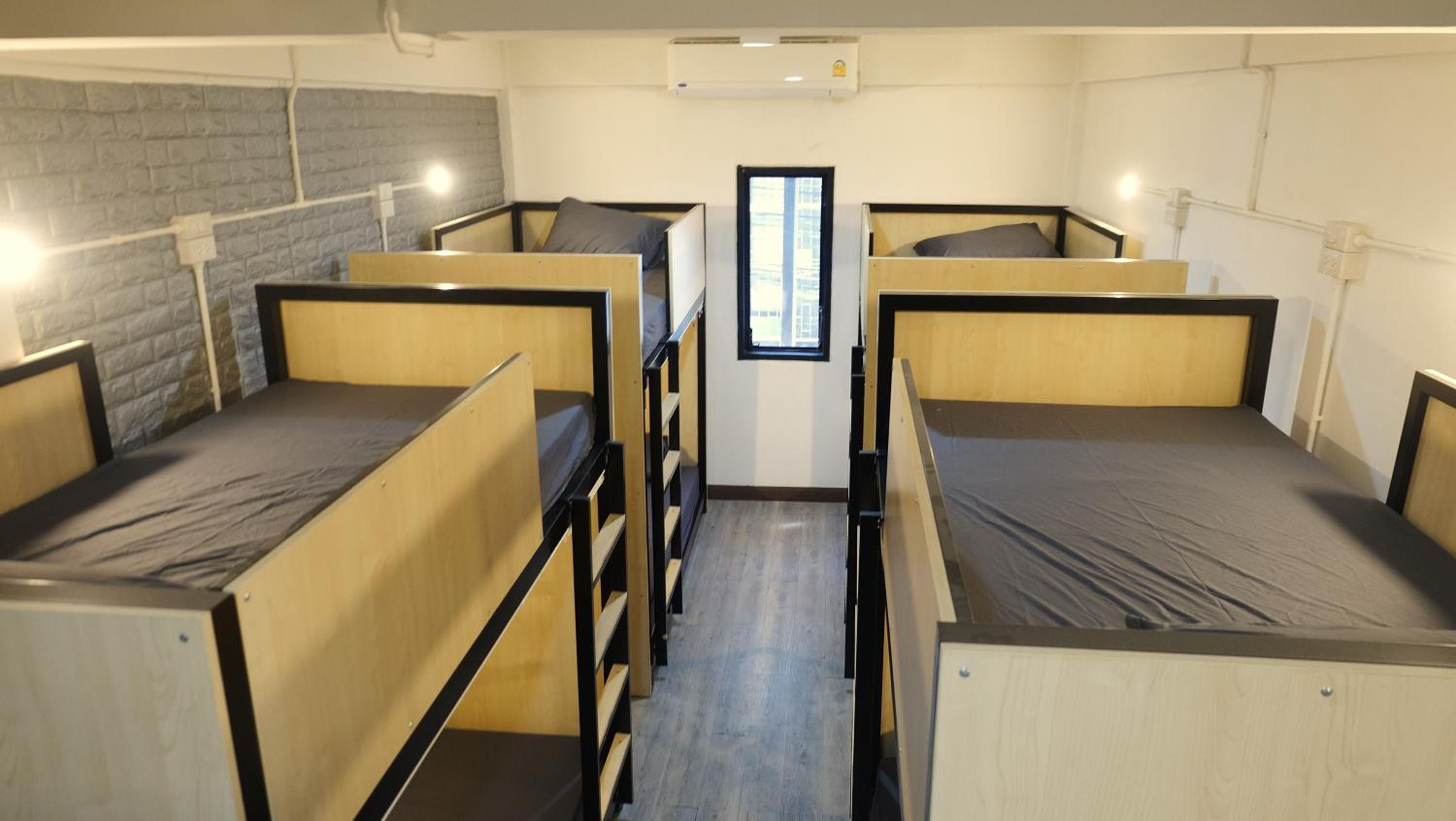 89 Bed & Studio Hostel