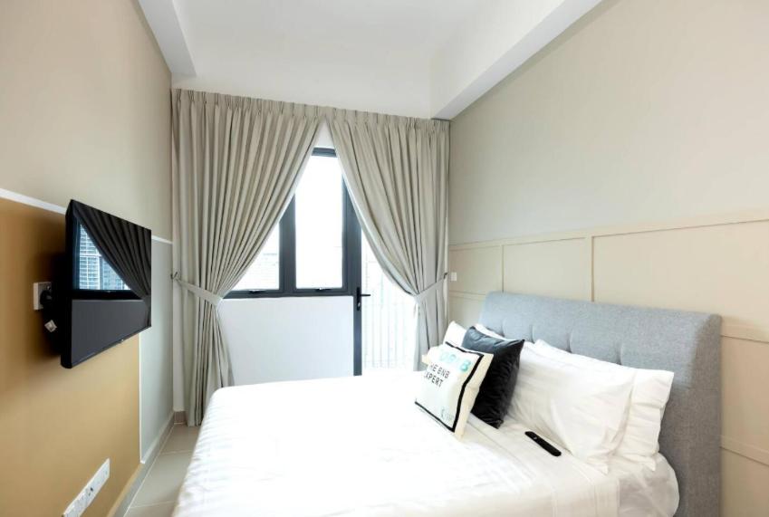 The Colony & Luxe with KLCC view Skypool by Cobnb